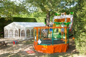 trampoline toboggan équipements ludiques