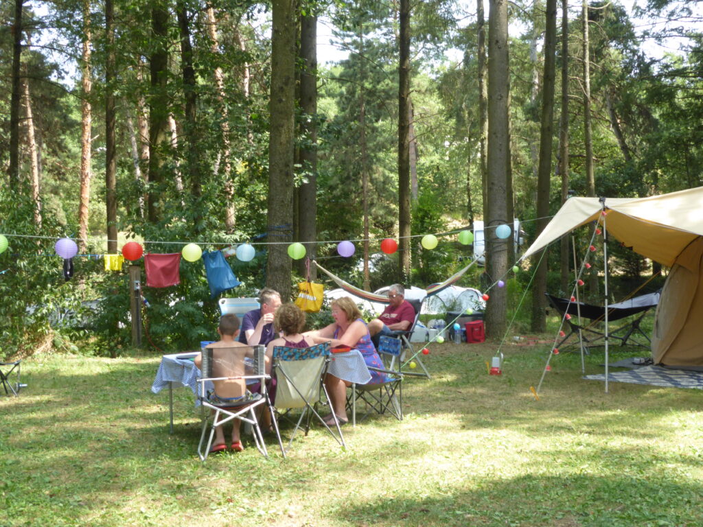 Emplacement famille tente camping