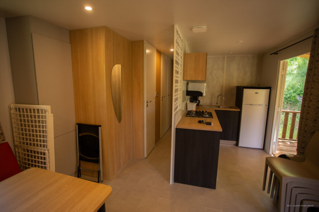 intérieur mobil-home camping cuisine